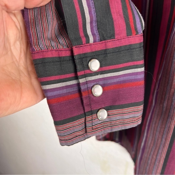 OUTLAW WESTERN WEAR Striped snap down shirt size L (16-16-½). Extra long tails - Picture 7 of 10